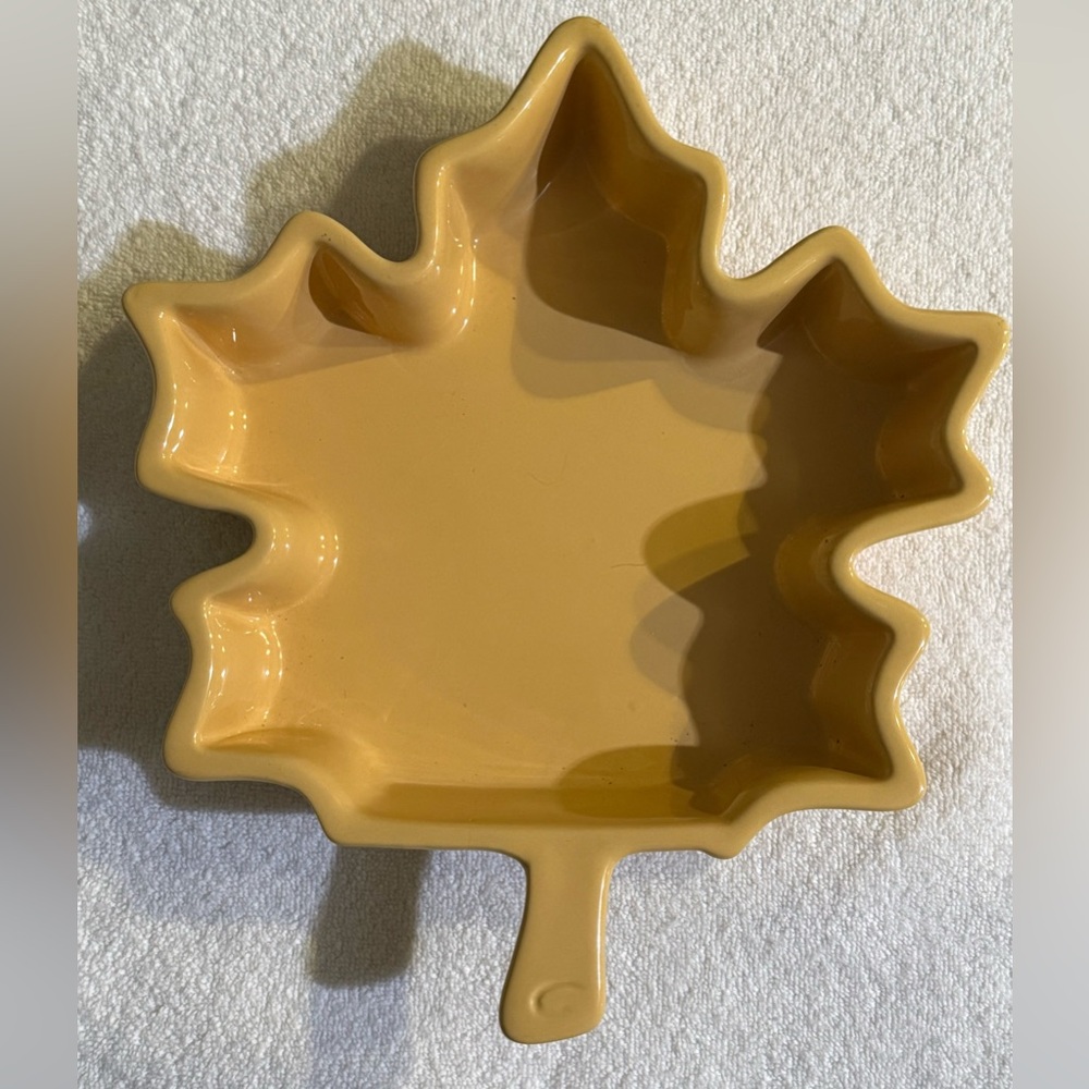 Chantal Yellow Maple Leaf Shaped Casserole Ramekin Baking Dish